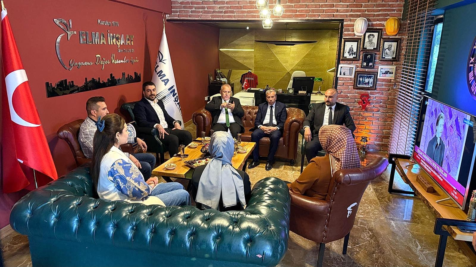 Bakı Sumqayıt Akparti İlçe Başkanı ve Milliyetçi Hareket Partisi İl Başkan Yardımcısı Levent Kama'dan Ofisimize Ziyaret